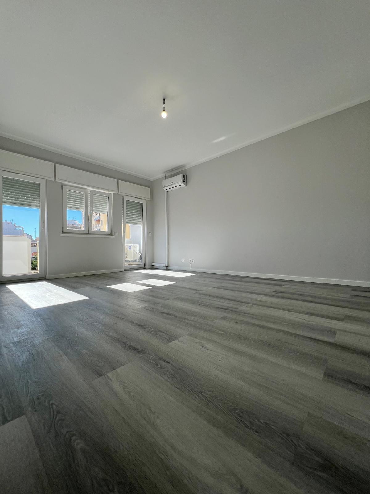 Remodelado a estrear | Portimão | T3 | 2 WC's | 2 varandas | Vista mar